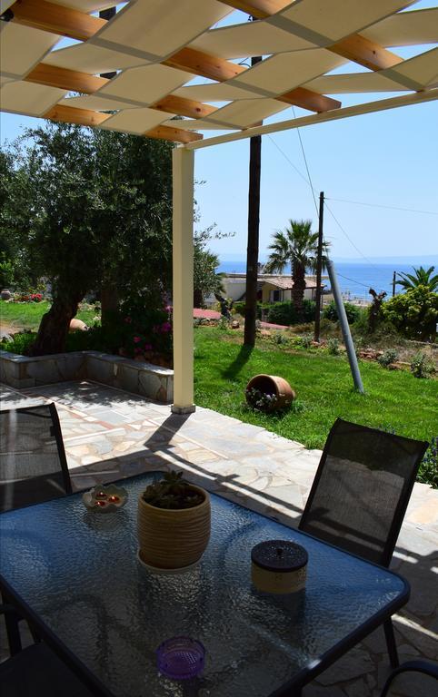 Studio Holiday Kalamáta Buitenkant foto